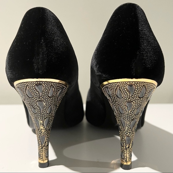 BRUNO MAGLI Black Suede Pumps - Picture 2 of 10